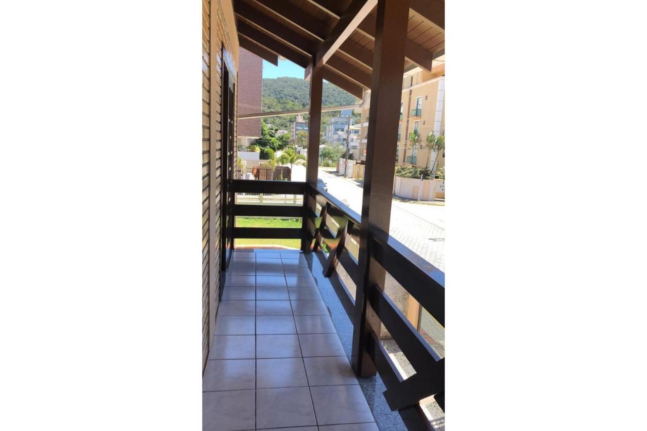 Casa Em Bombinhas Almeida E Moraes Perto Da Praia Exterior foto