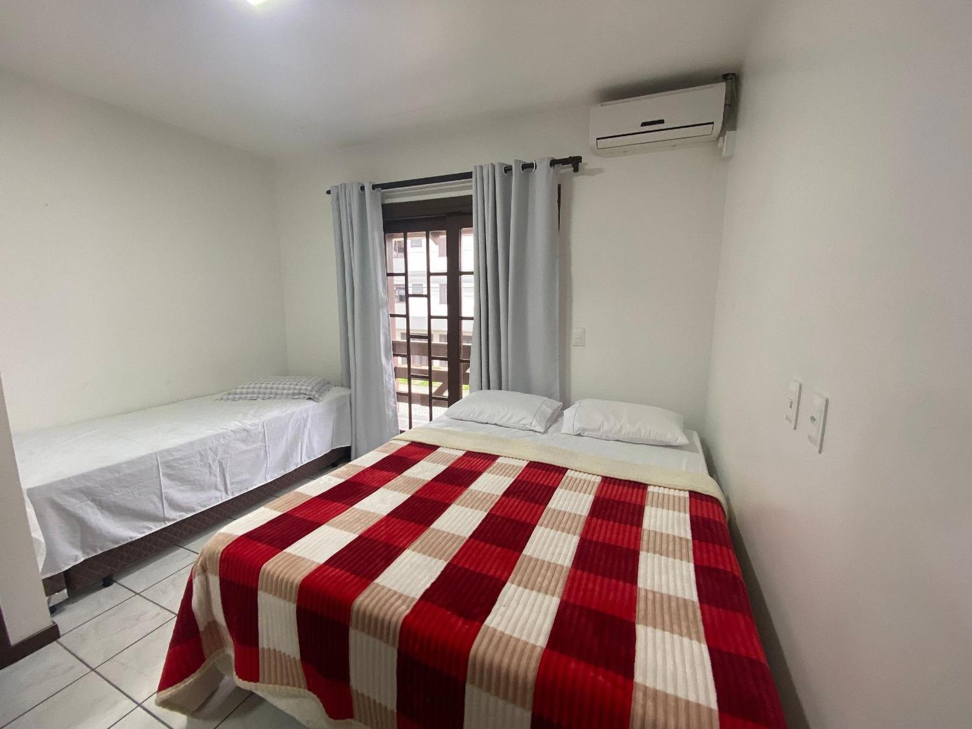 Casa Em Bombinhas Almeida E Moraes Perto Da Praia Exterior foto