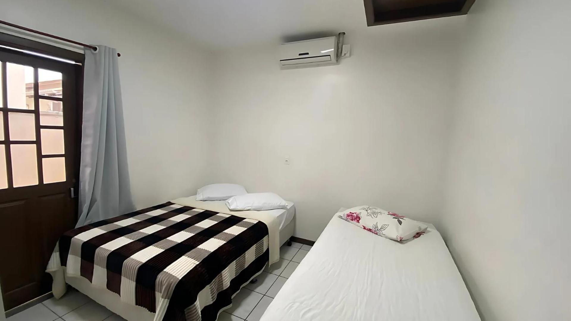 Casa Em Bombinhas Almeida E Moraes Perto Da Praia Exterior foto